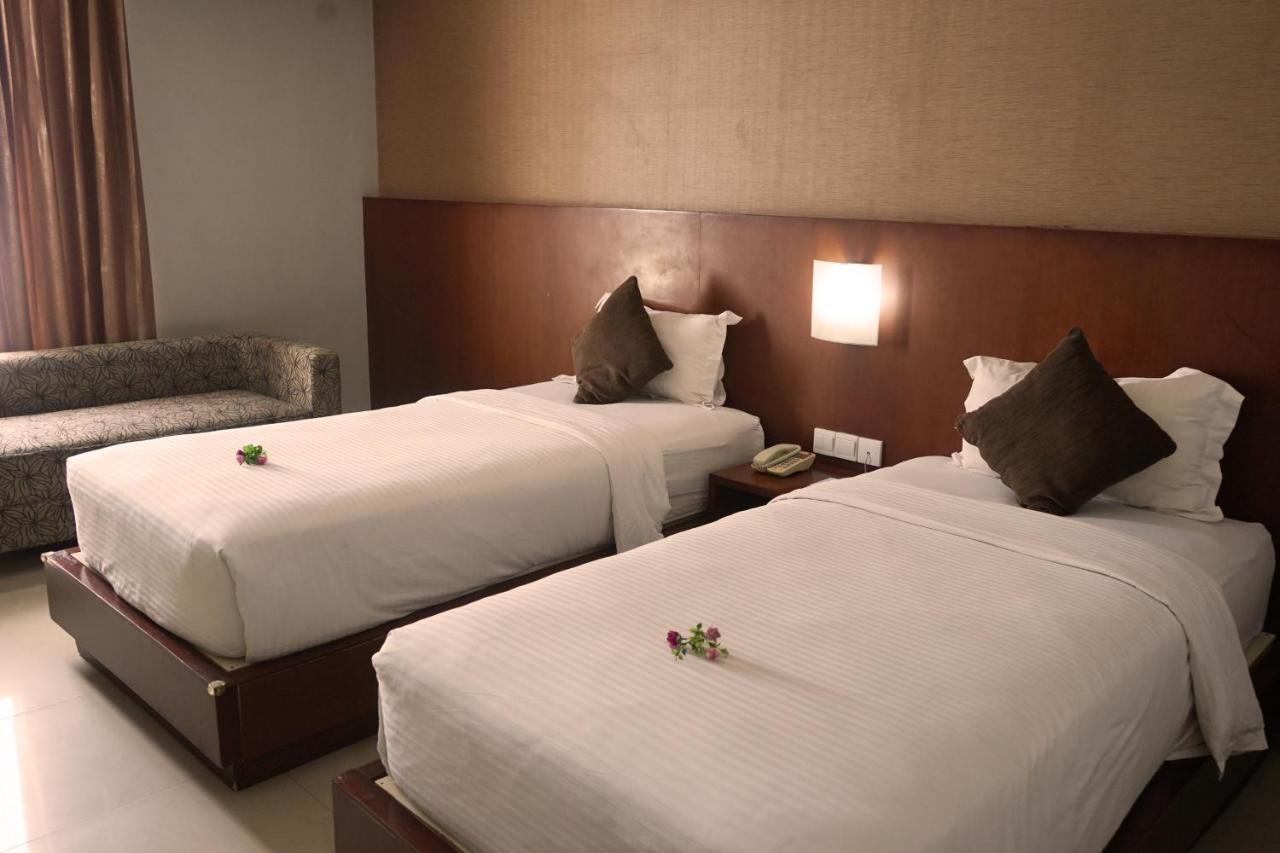 Grand Hatika Hotel Tanjung Pandan Exterior foto
