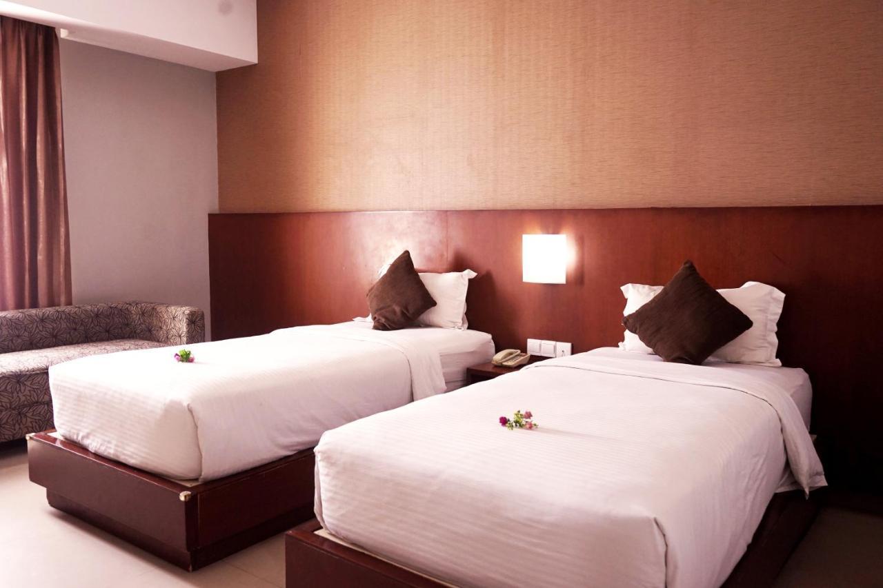 Grand Hatika Hotel Tanjung Pandan Exterior foto