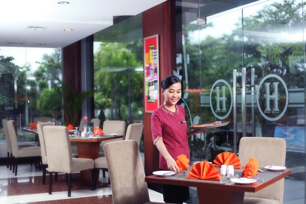 Grand Hatika Hotel Tanjung Pandan Exterior foto
