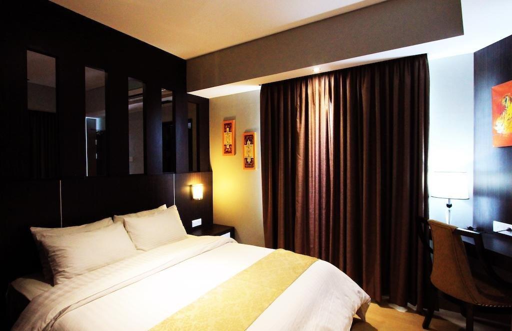 Grand Hatika Hotel Tanjung Pandan Exterior foto