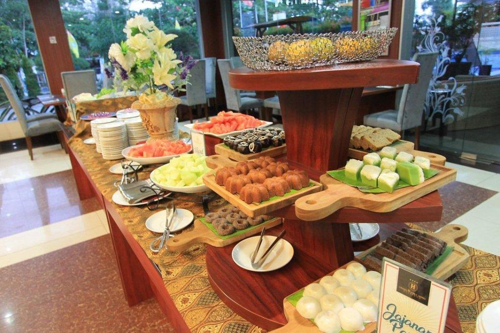 Grand Hatika Hotel Tanjung Pandan Exterior foto