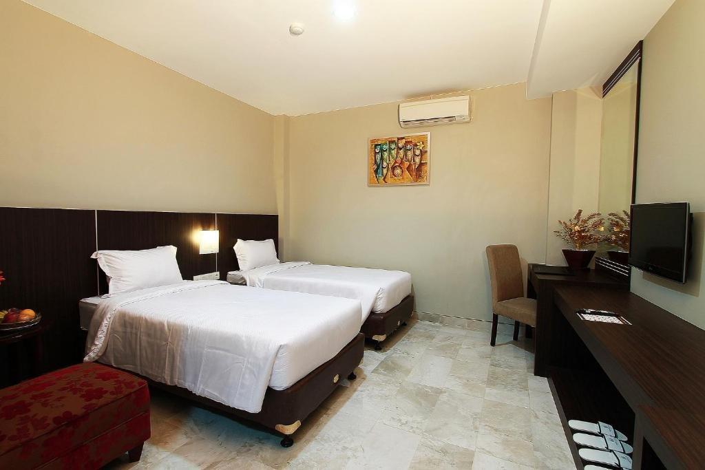 Grand Hatika Hotel Tanjung Pandan Exterior foto