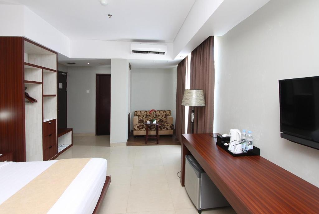 Grand Hatika Hotel Tanjung Pandan Exterior foto