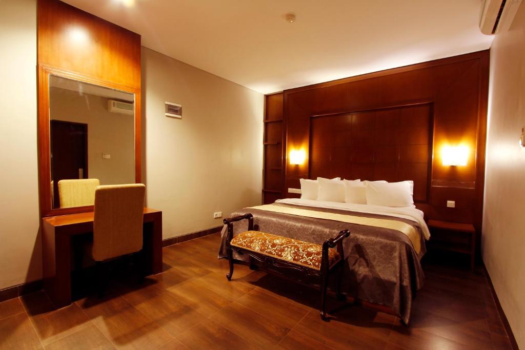 Grand Hatika Hotel Tanjung Pandan Exterior foto