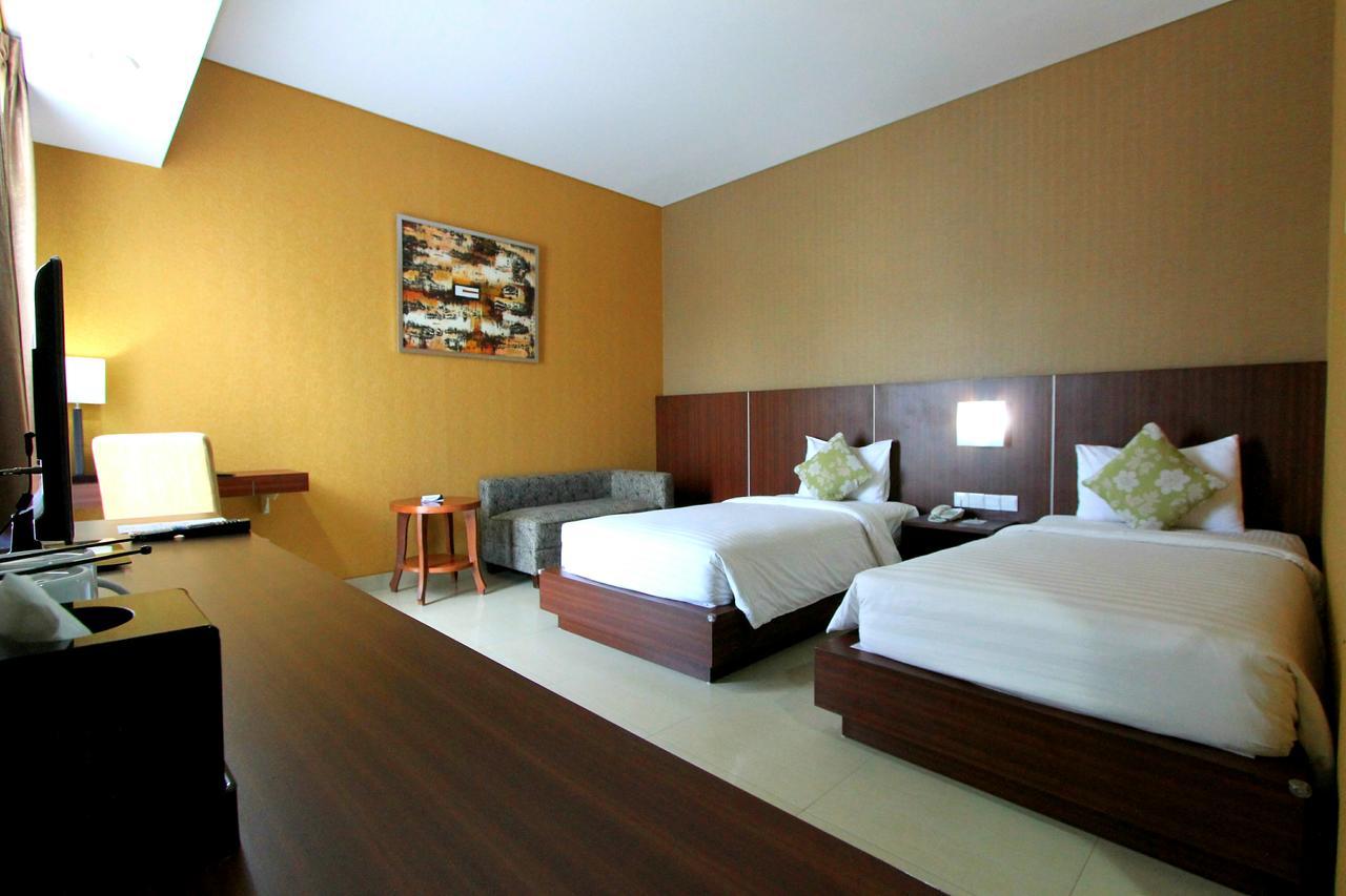 Grand Hatika Hotel Tanjung Pandan Exterior foto