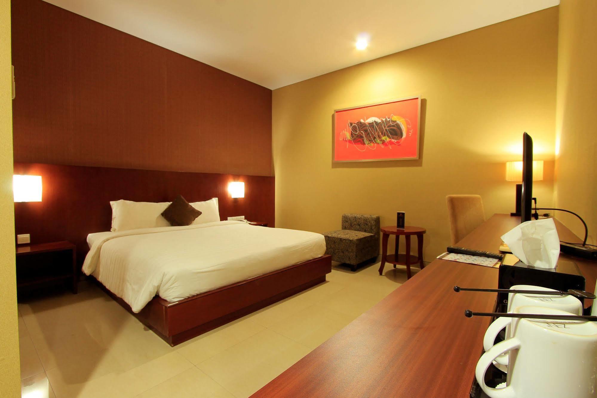 Grand Hatika Hotel Tanjung Pandan Exterior foto