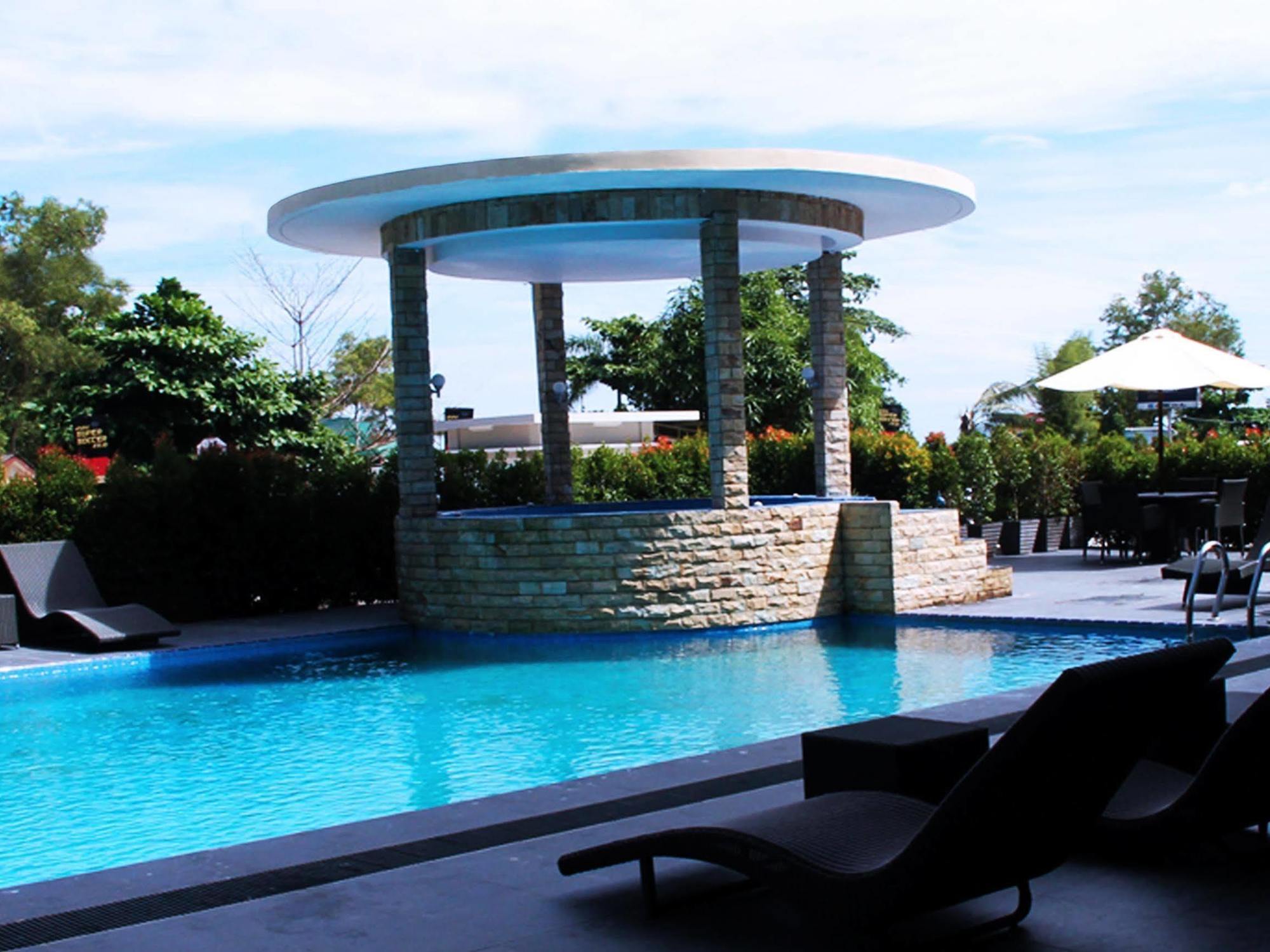 Grand Hatika Hotel Tanjung Pandan Exterior foto