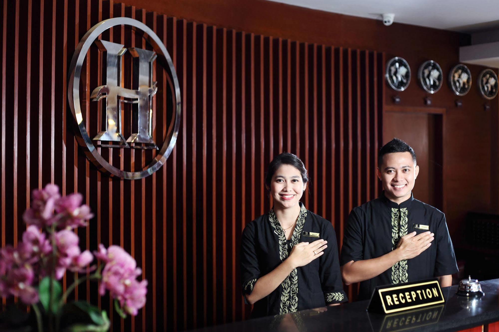 Grand Hatika Hotel Tanjung Pandan Exterior foto
