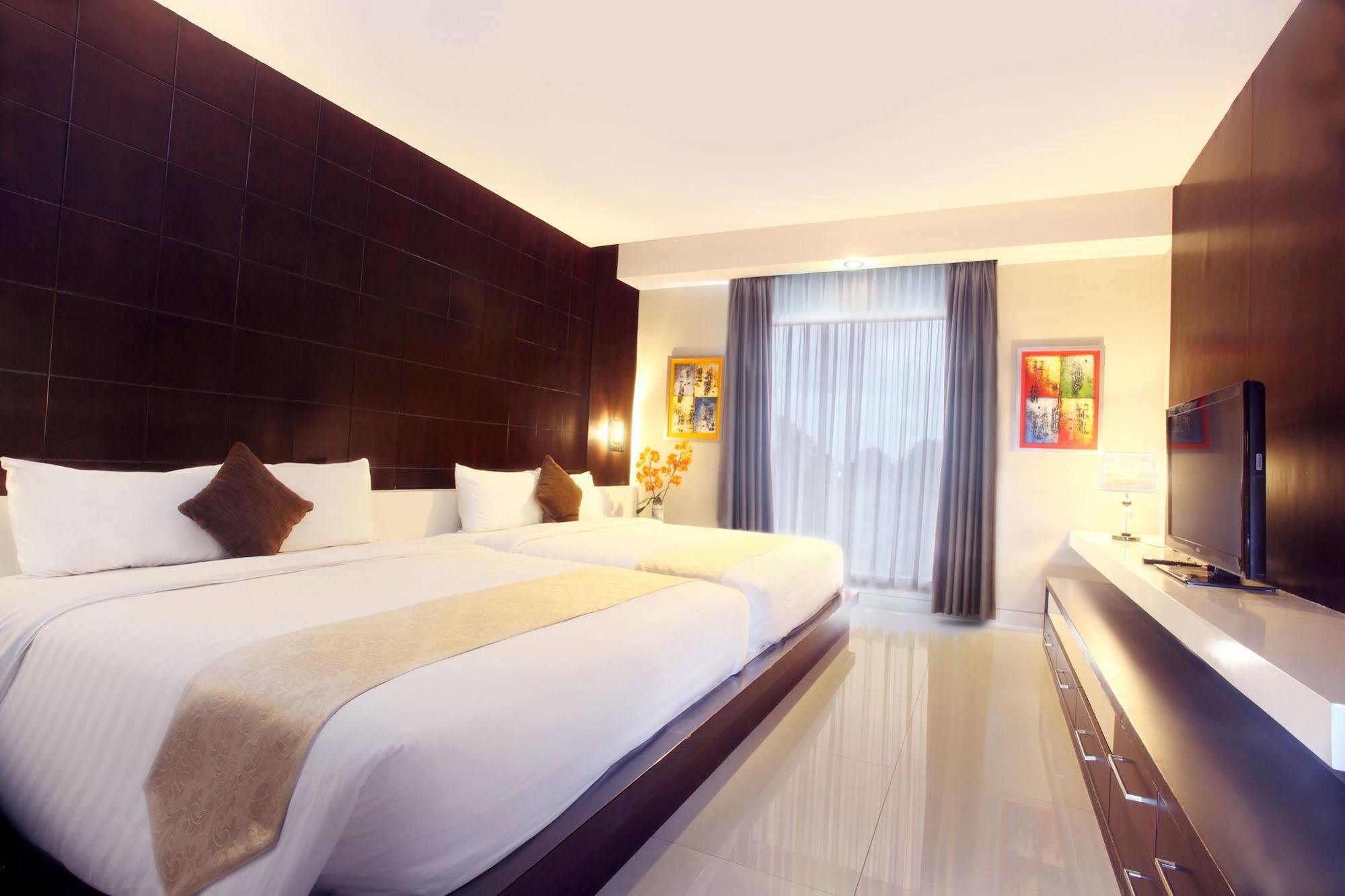 Grand Hatika Hotel Tanjung Pandan Exterior foto