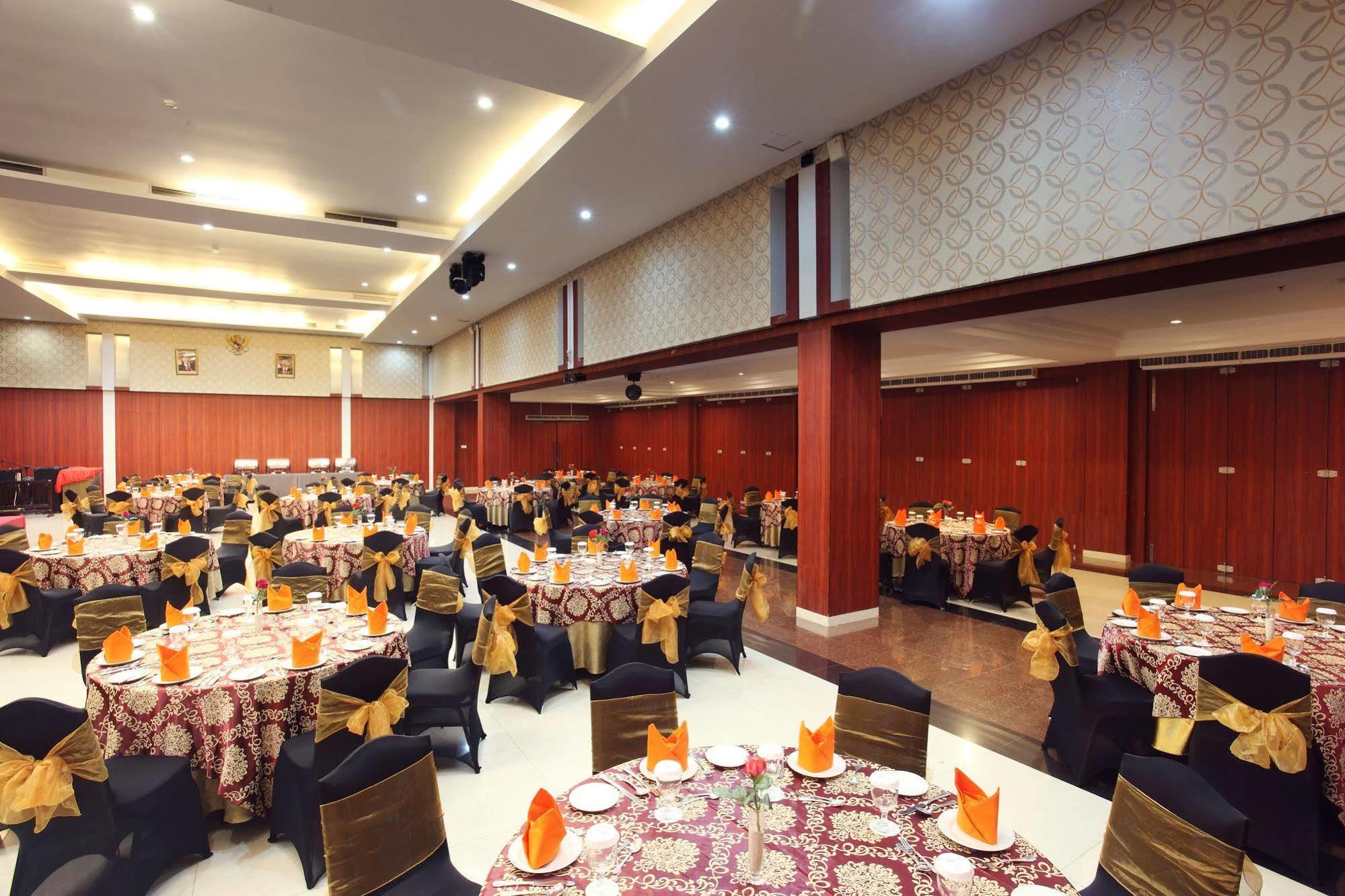 Grand Hatika Hotel Tanjung Pandan Exterior foto