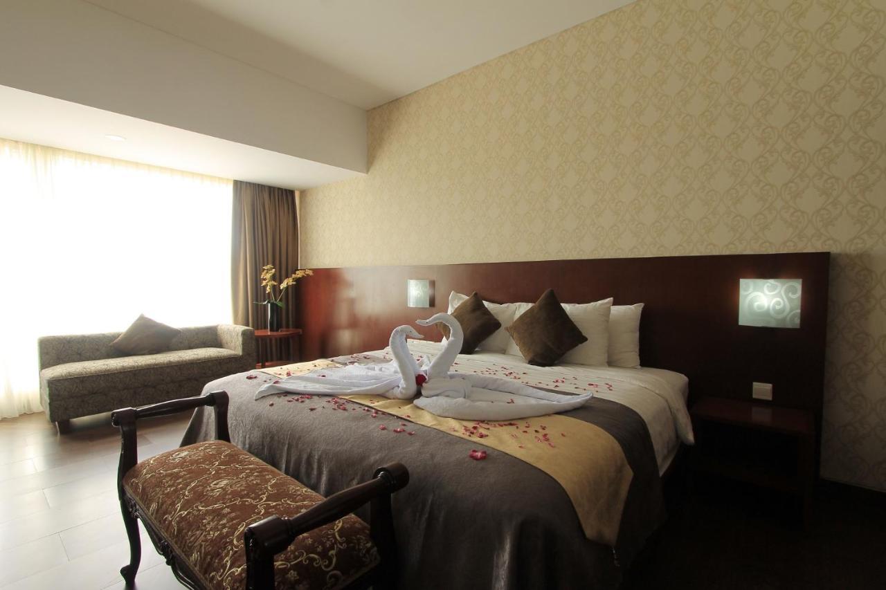 Grand Hatika Hotel Tanjung Pandan Exterior foto