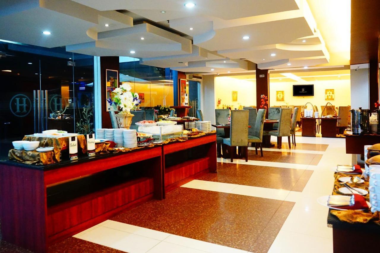 Grand Hatika Hotel Tanjung Pandan Exterior foto