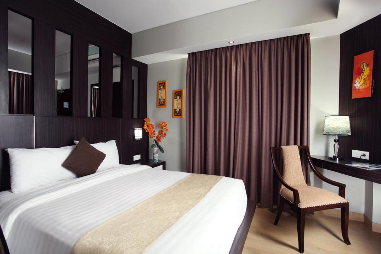 Grand Hatika Hotel Tanjung Pandan Exterior foto