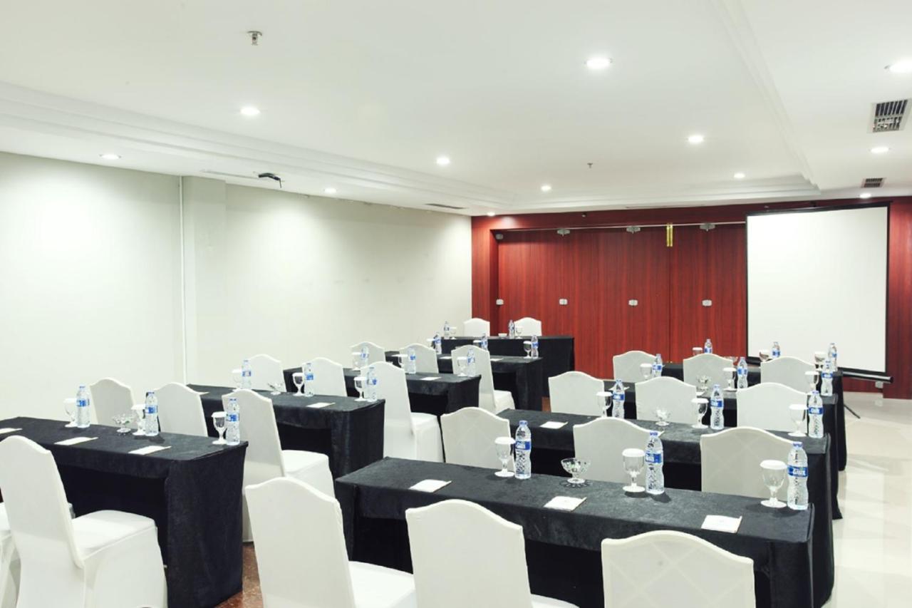 Grand Hatika Hotel Tanjung Pandan Exterior foto