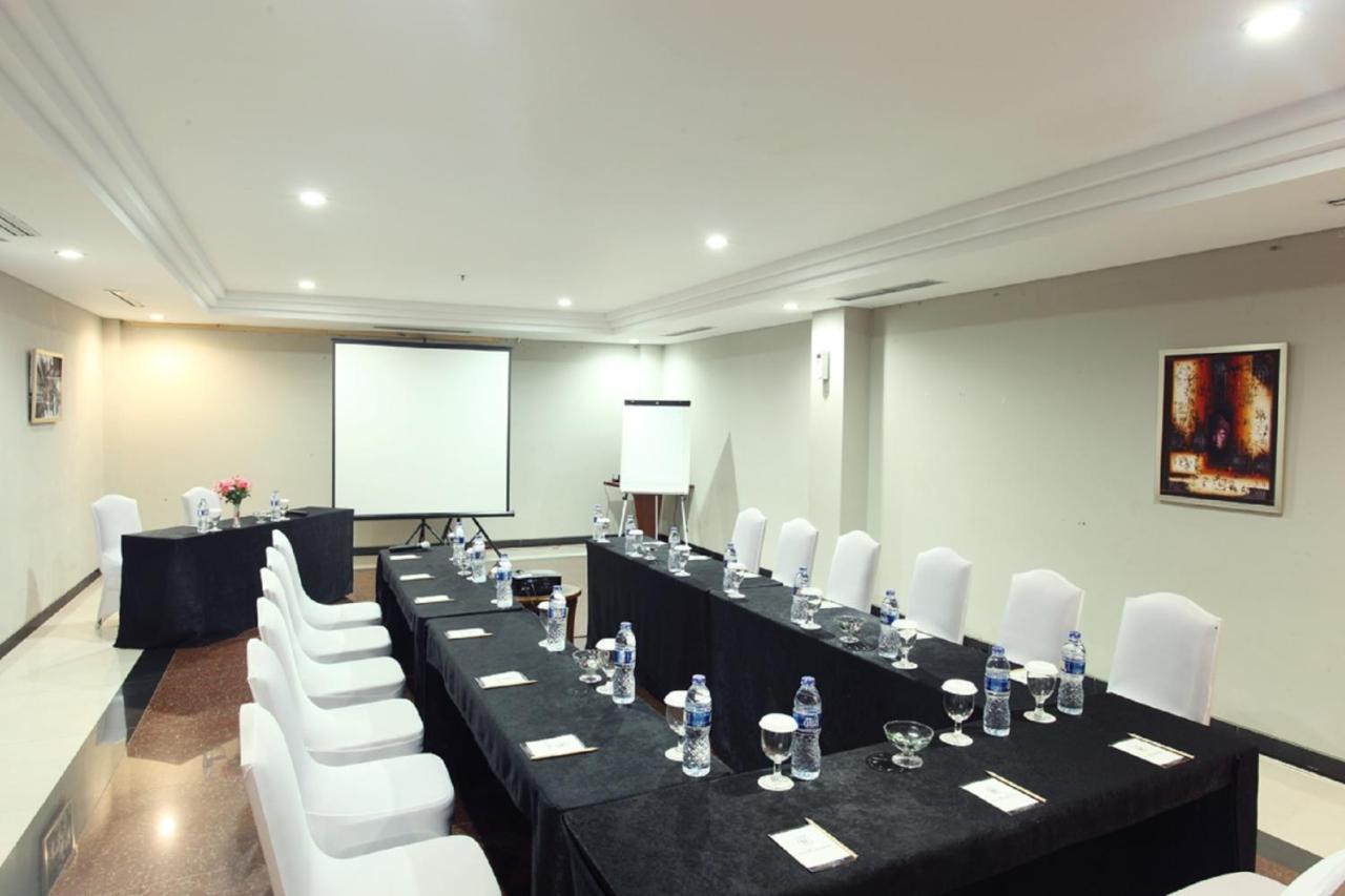 Grand Hatika Hotel Tanjung Pandan Exterior foto